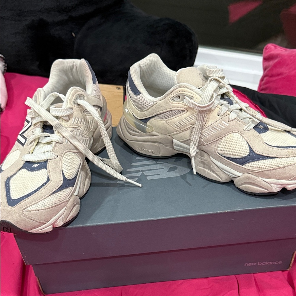 New Balance Cream and Navy Sneakers - Picture 6 of 7